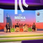 Nell'immagine: Panel della conferenza GTR MENA 2026 a Dubai, con relatori seduti sul palco e sullo sfondo del convegno con scenografia della città e schermi che mostrano i temi discussi da ICC.