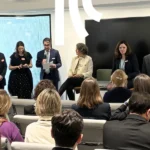 Evento ICC su arbitrato internazionale alla Paris Arbitration Week: panel con esperti di Italia, Brasile e Canada davanti a una platea di partecipanti